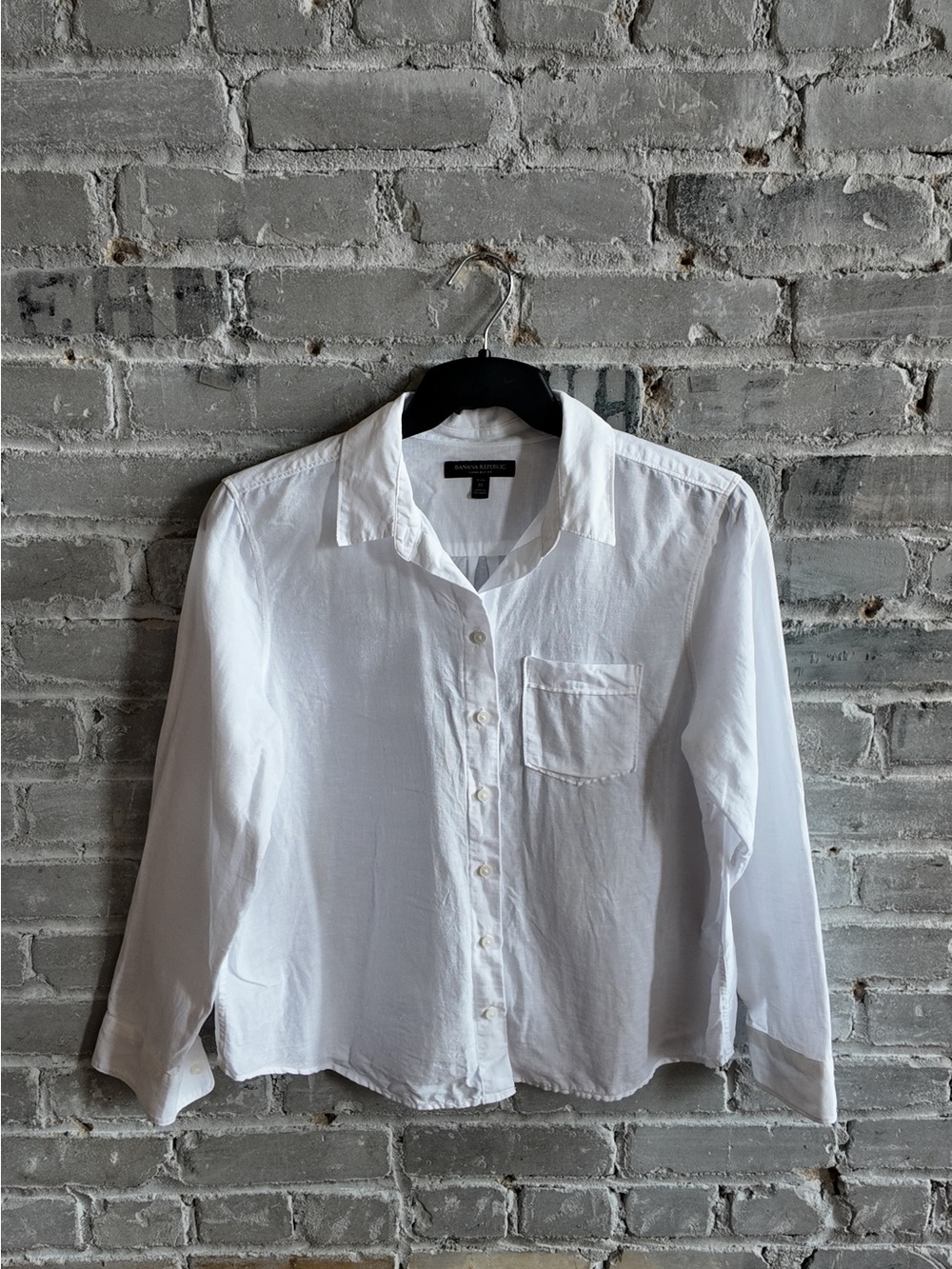 Banana Republic "Quinn Boy Fit" White Linen Button-Down Shirt - Petite Medium